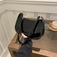 ファッショナブルな韓国の女性用ショルダーバッグ 2024 春の新多用途インソリッドカラーの優しい小さなスクエアバッグ