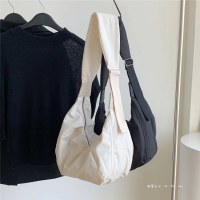 新しい韓国ニッチイン軽量ワンショルダークロスボディバッグ女性のためのナイロン布多用途通勤原宿スタイル団子バッグ