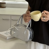 韓国 2024 ニッチデザイン女性のためのポータブル小さな正方形バッグ、絶妙で多用途の斜めボウリングバッグ小さなバッグ