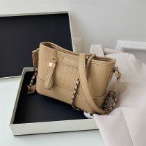 質感のあるスタイリッシュな女性用の小さなバッグ、新しいスタイル、ファッショナブルで多用途なクロスボディバッグ、インターネット セレブ のショルダーバッグ、ホーボーバッグ