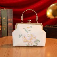 新しい中国風の国民風刺繍入りレディースバッグ花嫁介添人プレートバックルハンドバッグエレガントなニッチ韓服馬の顔チャイナドレス花嫁バッグ