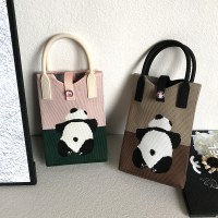 2024 韓国版の新しいニッチパンダシングルショルダー斜め携帯電話バッグニットバッグハンドバッグパーソナライズされたカジュアルレディーストレンド