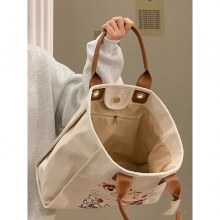 2024 秋と冬の新大容量漫画キャンバスバッグかわいいイチゴクマショルダーハンドヘルドトートバッグ女性のための