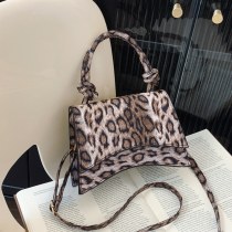 軽量で豪華なニッチ デザイン のハンドバッグ、ハイエンドのヒョウ柄ショルダークロスボディバッグ、女性のファッショナブルで多用途な通勤脇用バッグ