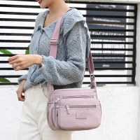 女性のための小さな正方形のバッグ 2024 新しいナイロンクロスボディバッグハイエンドファッションクロスボーダーレディースバッグショルダーバッグシンプル