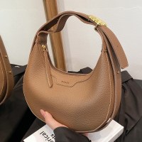 韓国ニッチハーフムーンバッグ女性の 2024 新しい多用途ショルダークロスボディサドルバッグカジュアルファッション三日月バッグ