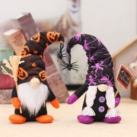 ハロウィーンの装飾会場レイアウト小道具森林の人々は人形の顔のない人形の飾りを持ち上げました