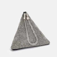 新しい DW ダイヤモンドがちりばめられた光沢のあるリストバッグ三角団子の形のディナーバッグチェーンラインストーンリストバッグ