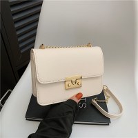 チェーンバッグの女性の高品質脇の下バッグ 2024 夏の新しいスタイルのシングルショルダークロスボディ小さな正方形のバッグ