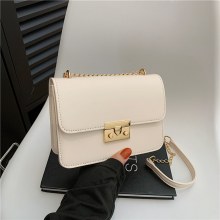 チェーンバッグの女性の高品質脇の下バッグ 2024 夏の新しいスタイルのシングルショルダークロスボディ小さな正方形のバッグ