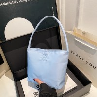 2024 新しいバケットバッグ女性のシンプルカジュアル多用途ハンドバッグナイロン刺繍