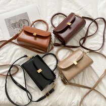 冬の新しいトレンディなシンプルなカジュアルバッグ女性のための韓国スタイルのファッショナブルなデザインの小さな正方形のバッグ薄い ショルダーストラップ シングルショルダークロスボディバッグ