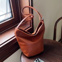 カジュアルな小さなバッグの女性の 2024 新しい多用途クロスボディバッグ軽くてシンプルなシングルショルダー脇バッグバケットバッグ