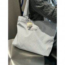 2024 新しいカジュアルストライプシンプルな大容量通勤キャンバスバッグ多用途新鮮なワンショルダーハンドヘルドトート