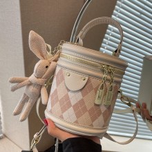 女性のためのハイエンドニッチバッグ 2024 新しい菱形多用途ポータブルバケットバッグファッショナブルなショルダークロスボディバッグ