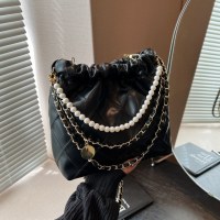 春と夏の女性のための新しいバッグ 2024 ハイエンドファッションパールチェーンハンドバッグクロスボディバケットバッグ