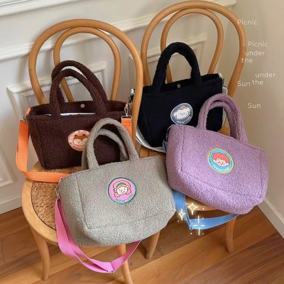 かわいい韓国風シェルパ 手持ち トートバッグぬいぐるみ大容量ショルダーバッグクロスボディバッグ刺繍入り通勤用収納袋
