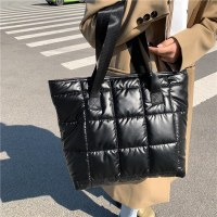 ハンドバッグ 2022 冬の新女性のショルダーバッグスペースコットン衣類バッグトートバッグダウンバッグ大容量の女性のバッグ