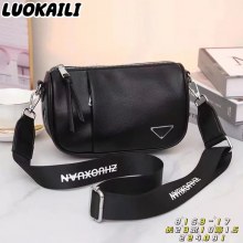 サドルバッグ女性の新しいファッションカジュアルクロスボディバッグ韓国語バージョン多用途軽量女性の両用脇の下バッグ