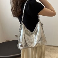 韓国スタイルのニッチなデザインの脇の下バッグ、ファッショナブルなレディースバッグ、さまざまな方法で両肩にかけることができます、シルバーの脇の下ワンショルダー無地のトレンディなバッグ