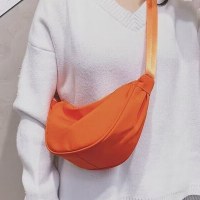 クロスボディバッグ女性の新しいトレンディな団子バッグ軽量小型ショルダーバッグ脇の下バッグ多目的ショルダーキャンバスバッグ