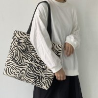 ゼブラ柄バッグ女性インターネット有名人シングルショルダー和風原宿大容量学生スクールバッグキャンバスバッグイン