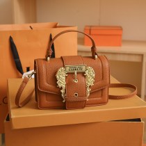 女性用のハイエンドのテクスチャードバッグ 23 個の新しいヨーロッパとアメリカのレトロな女性用の小さな四角いバッグ、ファッショナブルでシンプル、片方の肩やクロスボディで持ち運ぶことができます