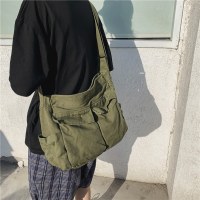 キャンバスショルダーメッセンジャーバッグ男性と女性大学の学生クラスバッグの大規模な文学とカジュアルバッグニュートラルトトバッグ