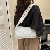 春と秋の新作ひし形バッグ、ストリートトレンドのクロスボディダウンバッグ、スポンジ織りのソフトピローバッグ