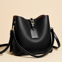 女性用バケットバッグ 2024 新しいスタイルファッショナブルで多用途な大容量クロスボディバッグシンプルな通勤バケットバッグは、片方の肩と 斜めがけ で着用できます