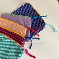 女性のための化粧品バッグ 2024 新しいポータブル収納袋シンプルな対照的な色のチェック柄旅行大容量の化粧品袋洗濯用