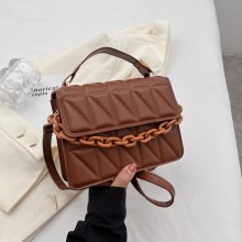 新しい女性のショルダーバッグ 2023 新しいトレンドファッションポータブル小さな正方形のバッグシンプルな菱形の人気のクロスボディバッグ