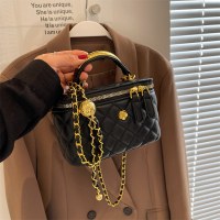 チェーンミニバッグ女性の新しいファッション菱形多用途クロスボディバッグ春と夏のテクスチャハンドヘルド小さな正方形バッグ