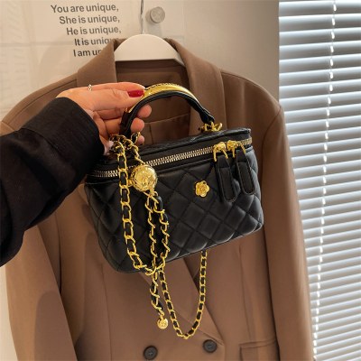 チェーンミニバッグ女性の新しいファッション菱形多用途クロスボディバッグ春と夏のテクスチャハンドヘルド小さな正方形バッグ