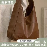 2024 秋冬新作ソフトレザートートバッグ、大容量ブラウンバケットバッグ、女性用多用途通勤ショルダーバッグ