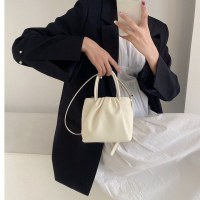 スクエアプリーツ多用途小型バッグ女性用 2024 春と夏の新しいソフトポータブルカジュアル韓国スタイルシングルショルダークロスボディバッグトレンディ