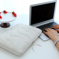 キルティング刺繍入りウォータードロップパターン IPDA ライナーバッグ、シンプルな手持ち 14 インチポータブル防水コンピューターバッグ