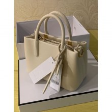 2024 新カジュアル多用途ショルダークロスボディバッグトレンディなニッチ気質ソリッドカラーカジュアル通勤ハンドバッグ女性のための