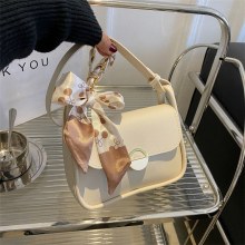 脇の下バッグ女性のための夏 2024 新しいトレンディなファッションチェーンバッグ小さな正方形のバッグシングルショルダークロスボディバッグ