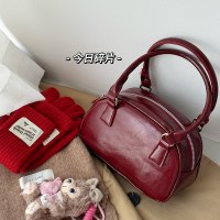 赤いバッグ秋と冬の女性の絶妙な韓国ニッチデザインポータブルボウリングバッグ多用途クロスボディカジュアル小さな正方形バッグ