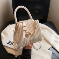 2024 ハンドヘルドプリーツバッグ女性の夏の新しいトレンディなファッションニッチバケットバッグ多用途インガールバッグ