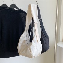 韓国の大容量ワイド ショルダーストラップ キャンバスバッグクロスボディバッグ女性インニッチデザインシンプルな団子バッグショルダーバッグ