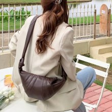 新しいレトロニッチクロワッサンクロワッサン牛革餃子バッグ本革ファッショナブルなショルダークロスボディバゲットバッグ女性のための