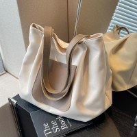 女性のためのカジュアルな大容量バッグ 2024 新しいシンプルで多用途な通勤ショルダー軽量トラベルバッグ