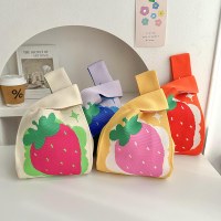 ギフトバッグ、かわいいイチゴの花のニットハンドバッグ、女性用多用途大容量通勤学生ランチボックストートバッグ