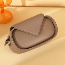 2024 春夏の新スタイルファッショナブルな女性用バッグ シンプル でトレンディな女性用クロスボディバッグ多目的な小型バッグ女性用ショルダーバッグ