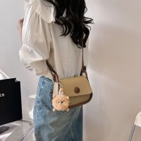 女性向けの人気のトレンディなスタイルの小さなバッグ、インターネットセレブの多用途な小さなスクエアバッグ、テクスチャード加工のワンショルダークロスボディバッグ