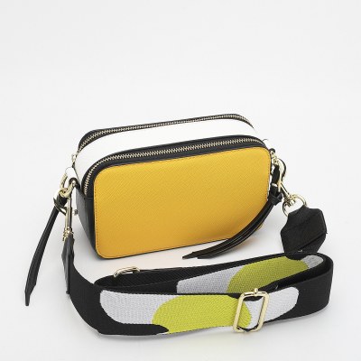 新しいコントラストカラーの カメラ バッグ、パームプリントマークバッグ、マカロンカラーのワイドウェビングショルダークロスボディバッグ