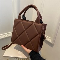 ソリッドカラーバッグ女性のための 2021 新しい冬菱形キャンディーカラーポータブルショルダークロスボディバッグシンプルな小さな正方形のバッグ