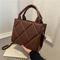 ソリッドカラーバッグ女性のための 2021 新しい冬菱形キャンディーカラーポータブルショルダークロスボディバッグシンプルな小さな正方形のバッグ